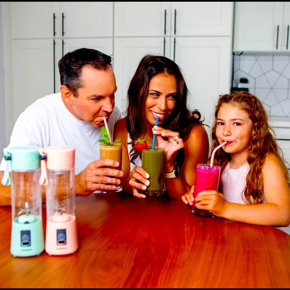 KAMARAMA Portable Rechargeable Juice Shake Smoothie Blender Juice Cup Pink